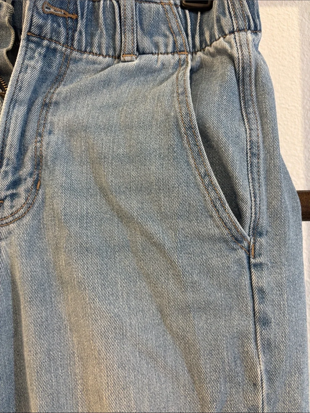 American Eagle Outfitters Light Blue Elastic Waist Jeans - Picture 3 of 9